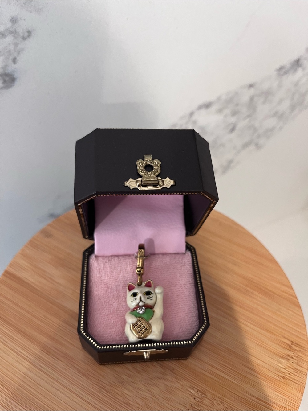 Juicy Couture Lucky Maneki-Neko Fortune Cat charm in org box y2k vintage
